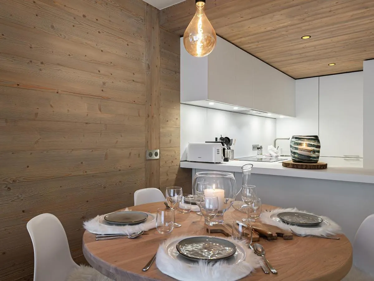 شقة Appartement De Standing Avec Balcon, Aux Pieds Des Pistes A Courchevel Village - Fr-1-562-51