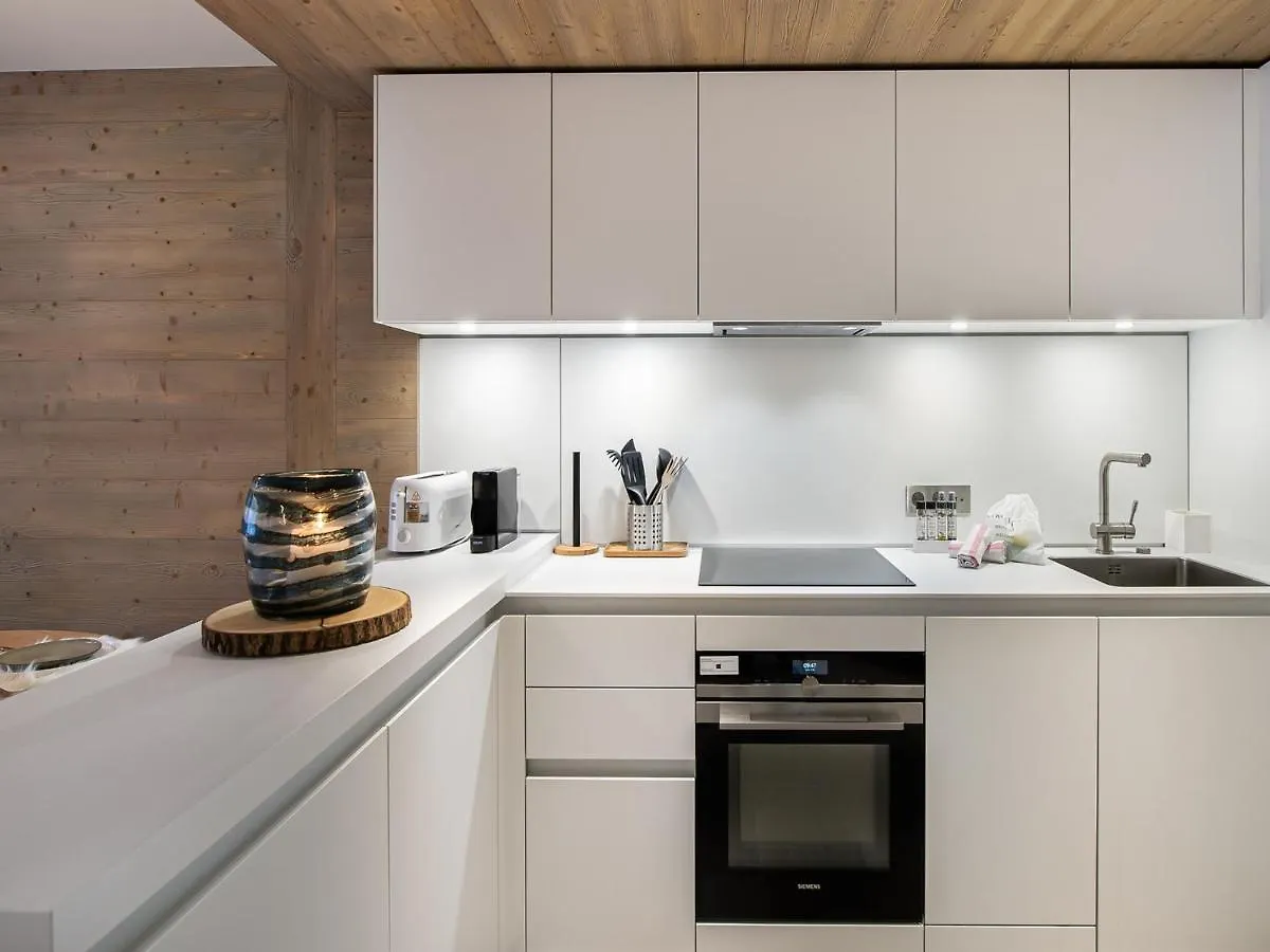 Appartement De Standing Avec Balcon, Aux Pieds Des Pistes A Courchevel Village - Fr-1-562-51