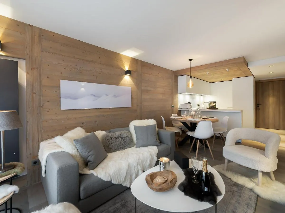 Appartement De Standing Avec Balcon, Aux Pieds Des Pistes A Courchevel Village - Fr-1-562-51 0*,