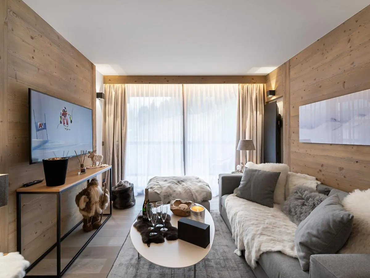 شقة Appartement De Standing Avec Balcon, Aux Pieds Des Pistes A Courchevel Village - Fr-1-562-51